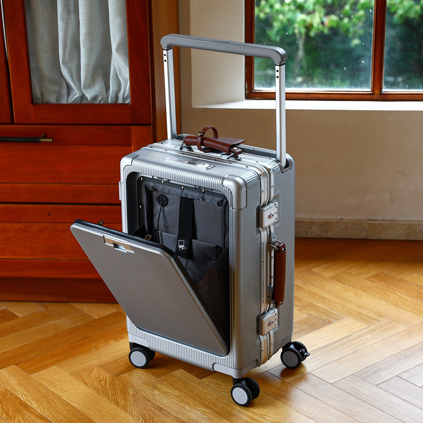 Walizka na kółkach o dużej poj – Aluminum Frame Carry On Luggage recenzja i cena